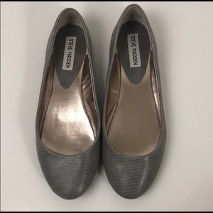 Steve Madden Gray Flats, like new!